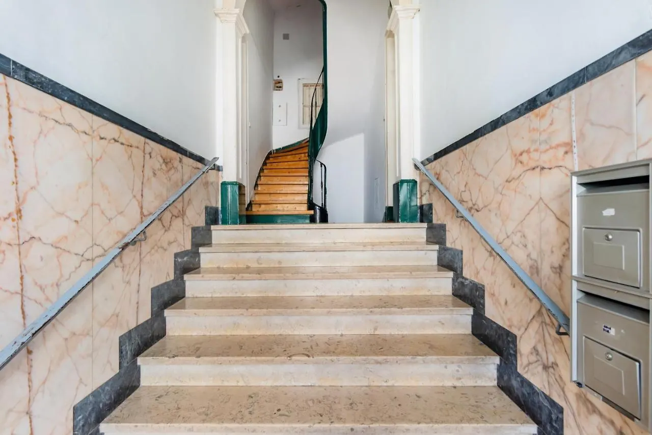 Bright & Beautiful Top Floor Graca Flat Lisboa البرتغال