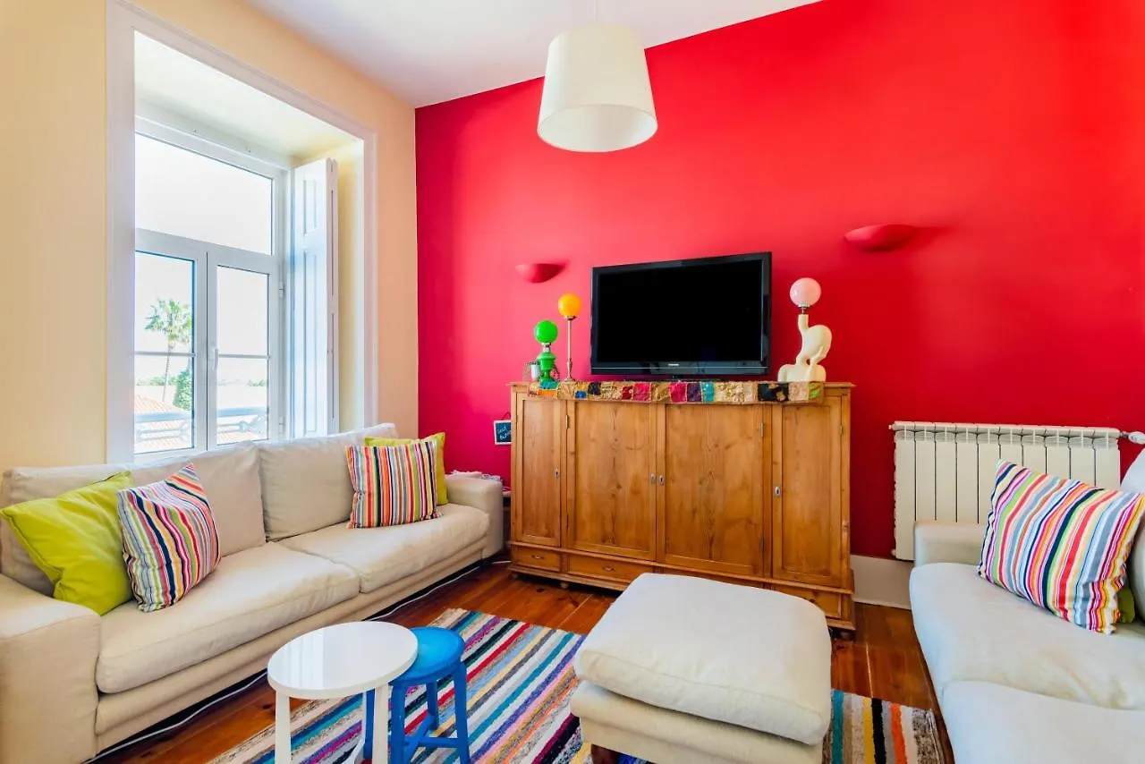 Bright & Beautiful Top Floor Graca Flat Лиссабон Апартаменты