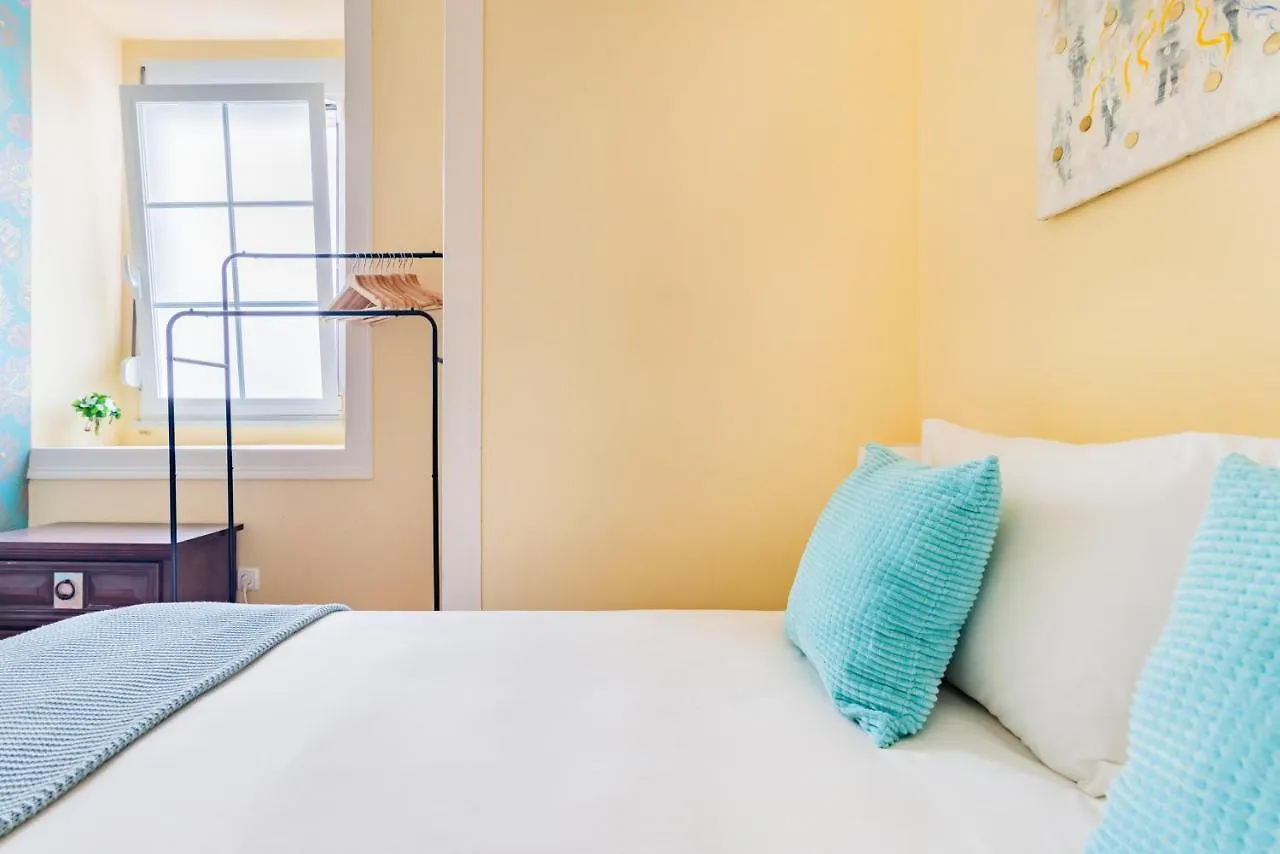 Bright & Beautiful Top Floor Graca Flat Лиссабон Португалия