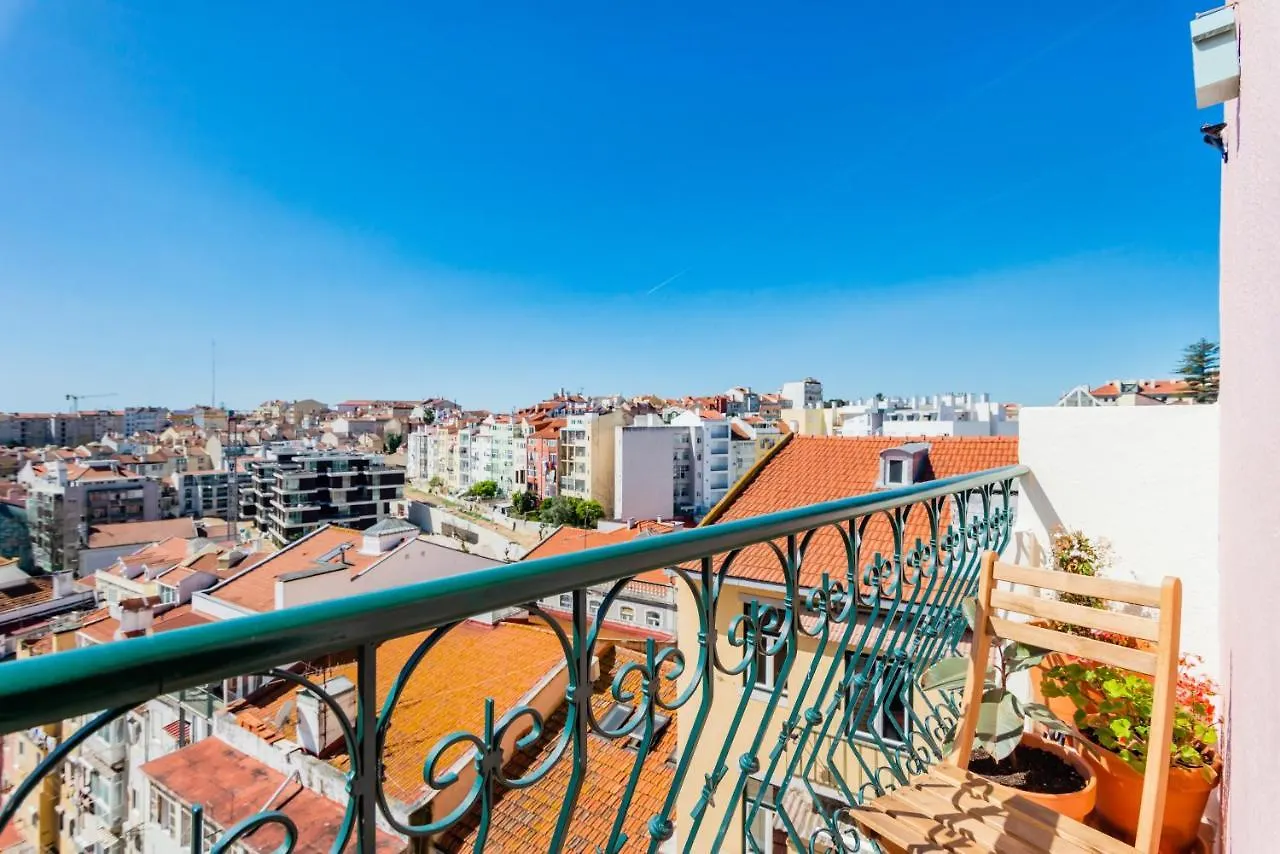 Bright & Beautiful Top Floor Graca Flat Лиссабон 0*,